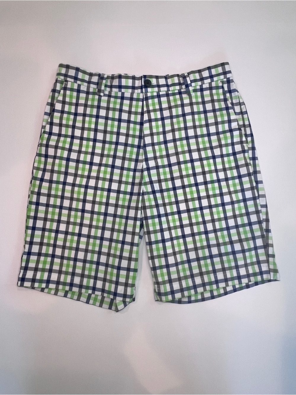 Chaps Golf Plaid Athletic Shorts in White, Blue & Green, 32, excellent condition